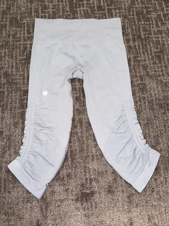 lululemon athletica Pants - Lululemon Ruched Capri In the Flow 1 color gray size 2